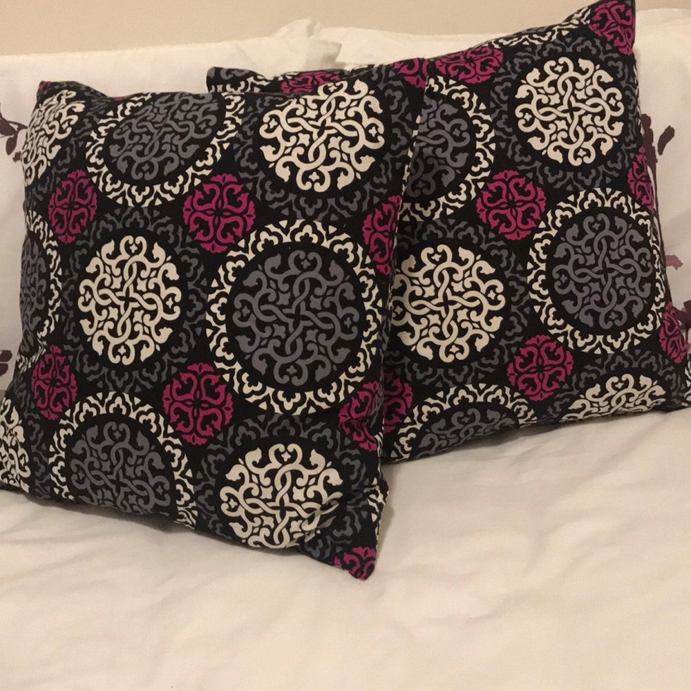 Canterberry magenta pillows
